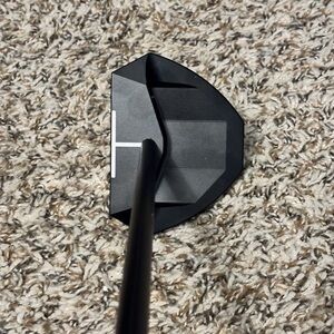 LAB GOLF 34" RH Accra Shaft and Black grip.